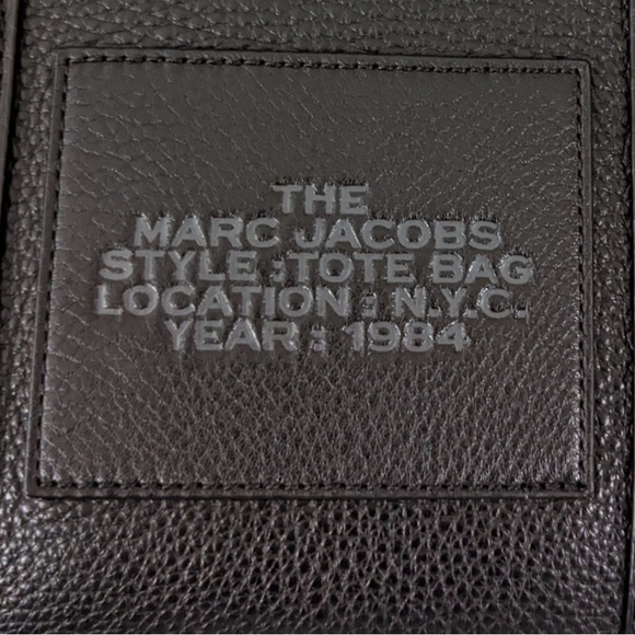 Marc Jacob’s The Tote Bag - Picture 3 of 3
